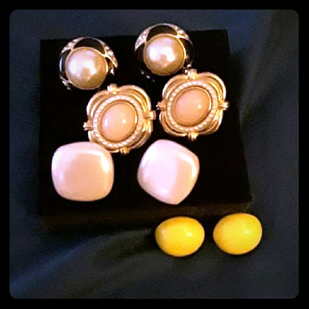 4 pairs of Fashion Earrings